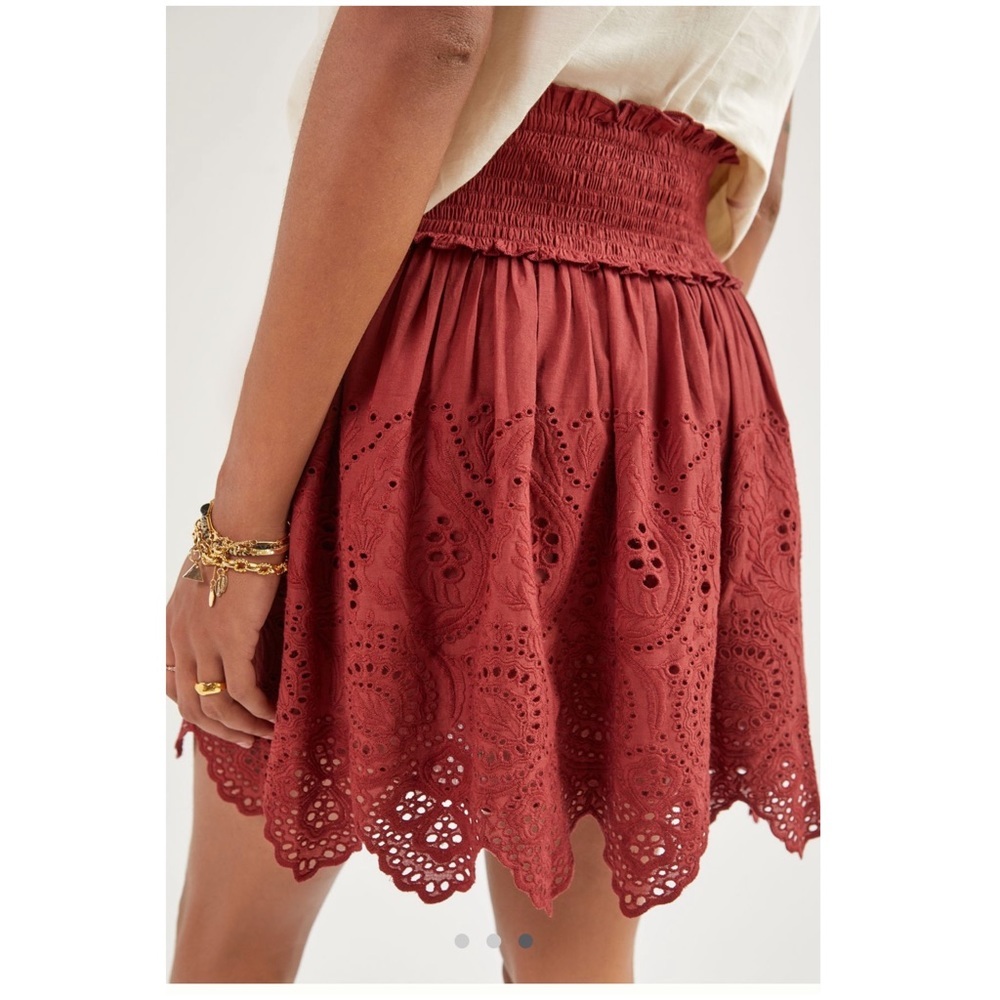 Love the Label for Anthropologie Smocked Eyelet Mini Skirt New Size XS Wine Red - Picture 3 of 3